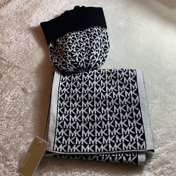 Michael Kors Three Piece Winter Set - Picture 3 of 10